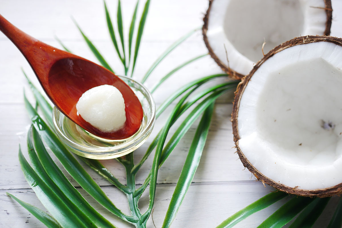 Leia mais sobre o artigo Quais são os benefícios do óleo de coco para a saúde da mulher